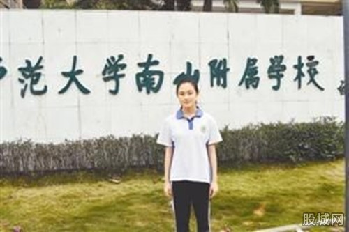 15岁女学霸直升大学