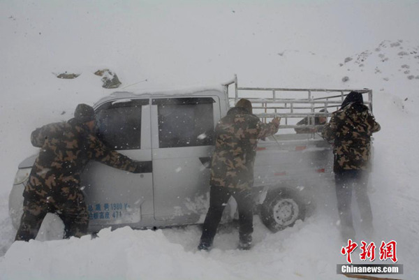 新疆降雪持续 华北黄淮新一轮雾霾来袭