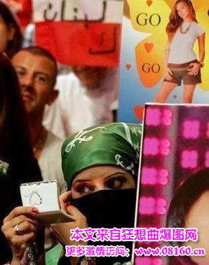 中国女性嫁给迪拜土豪后，一连生了5个孩子！