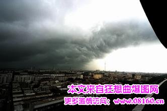 河南台风暴雨后现龙，市民拍下真实影像！