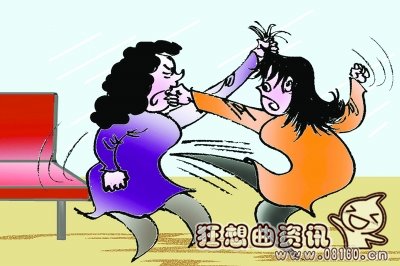 女子嚣张抢座被抽耳光，抢座文化你怎么看？