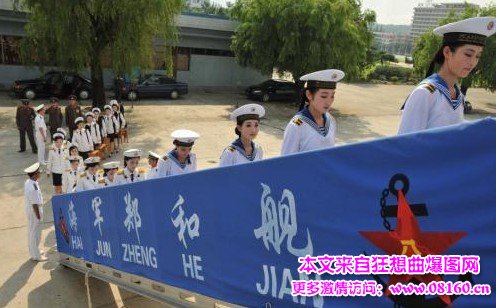 朝鲜女士兵尴尬穿军装图片，朝鲜女士兵尴尬图片