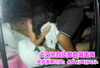 男子与两女车震遭围观，激怒后撞死围观者