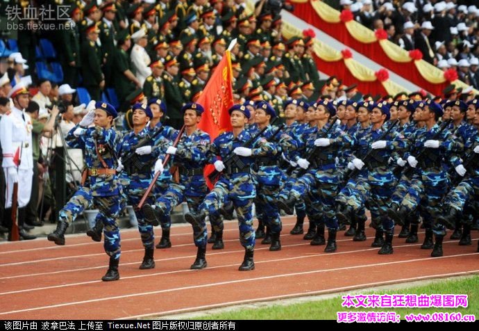 越南阅兵女子方队视频，越南阅兵很像中国！