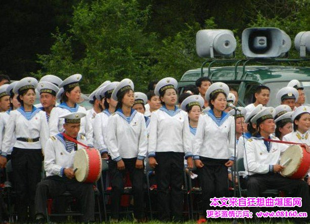 朝鲜女士兵尴尬穿军装图片，朝鲜女士兵尴尬图片