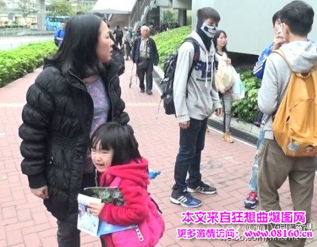 香港骂内地游客吓幼女，视频曝光太可恨！