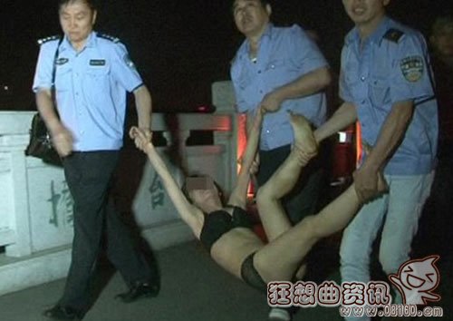 实拍路人救起跳河美女，美女跳河救起惨样