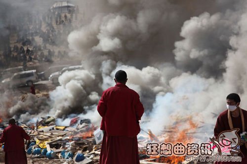 玉树地震遇难同胞火葬现场照片，当年玉树地震是几级强震？