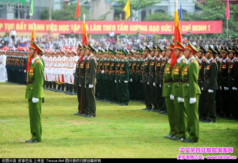 越南阅兵女子方队视频，越南阅兵很像中国！