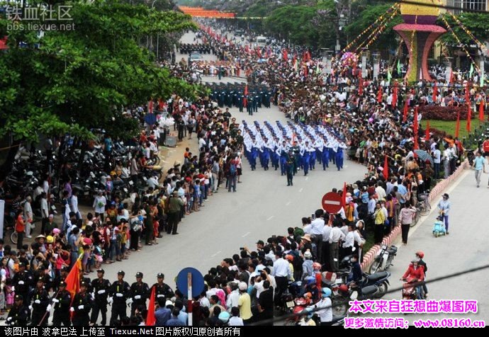 越南阅兵女子方队视频，越南阅兵很像中国！