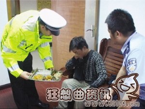 妻子出车祸老公跳桥，民众成功救助跳桥男子