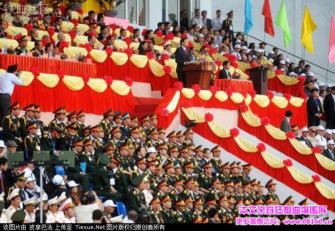 越南阅兵女子方队视频，越南阅兵很像中国！