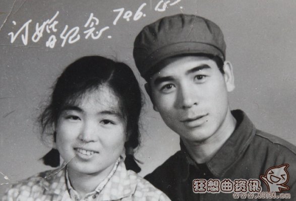 丈夫照顾瘫痪妻子43年，丈夫不离不弃照顾瘫痪妻子