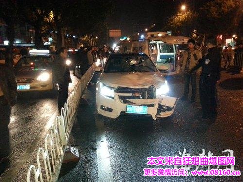 妙龄女子被撞当场身亡，妙龄女跳楼因围观视频