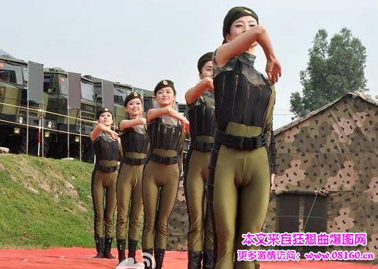 朝鲜女士兵尴尬穿军装图片，朝鲜女士兵尴尬图片