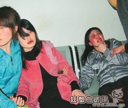 四个女民警打不过醉汉 图，四个女民警不敌一醉汉