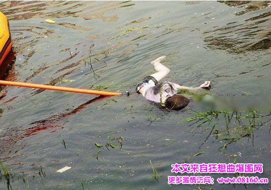 打捞溺水女人现场视频，打捞溺水身亡美女图片