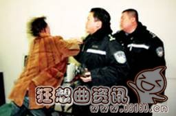 交警怒踹宝马女完整版，开宝马的女人为何总让人讨厌？