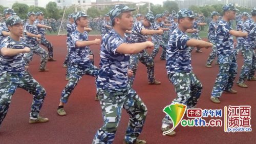 图4 军体拳练习  中国青年网江西频道 通讯员 余璇玮摄