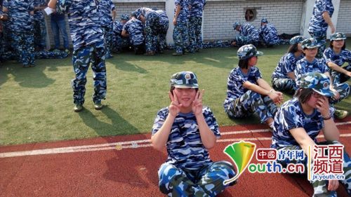 图1 休息时间同学们的游戏  中国青年网江西频道 通讯员 余璇玮摄